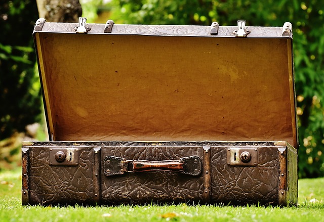 starožitný kufr