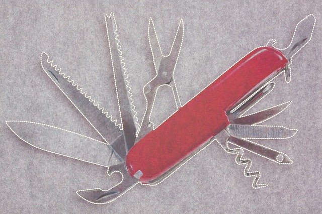 multifunkční švýcarský nůž