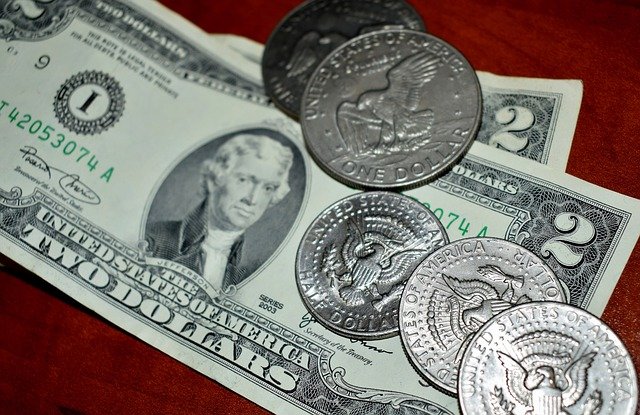 bankovka a mince.jpg